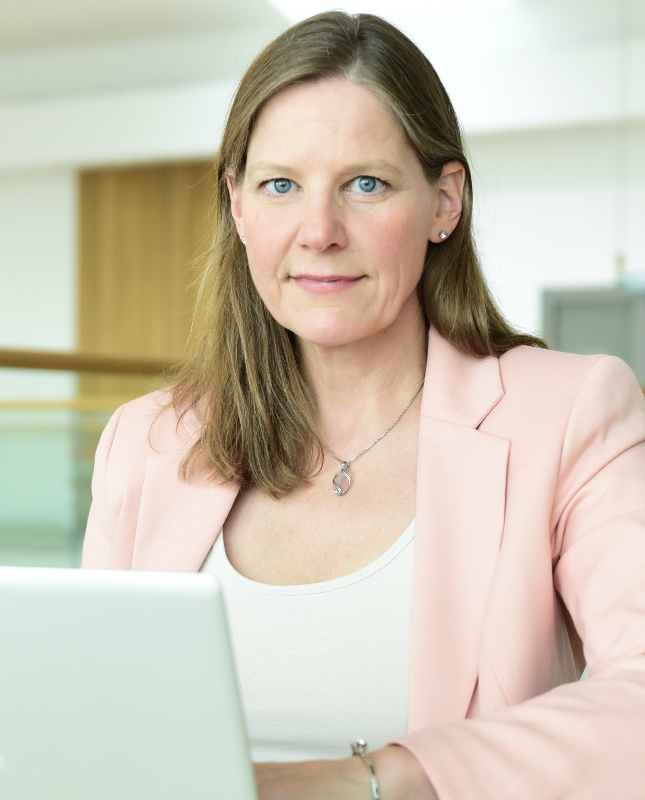 Dr. Dunja Petersen - 2021_Ausschnitt mit Laptop